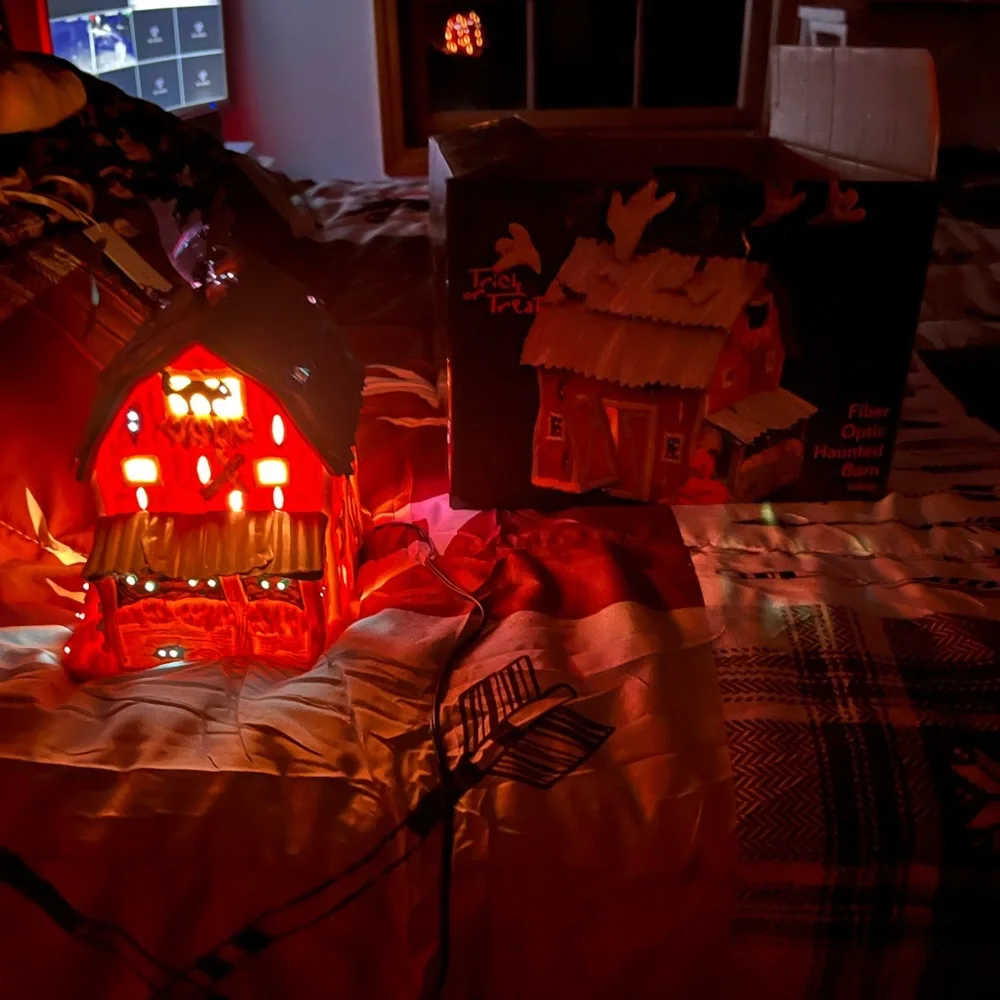 EUC RARE FIBER OPTIC HAUNTED HALLOWEEN BARN - Picture 3 of 6
